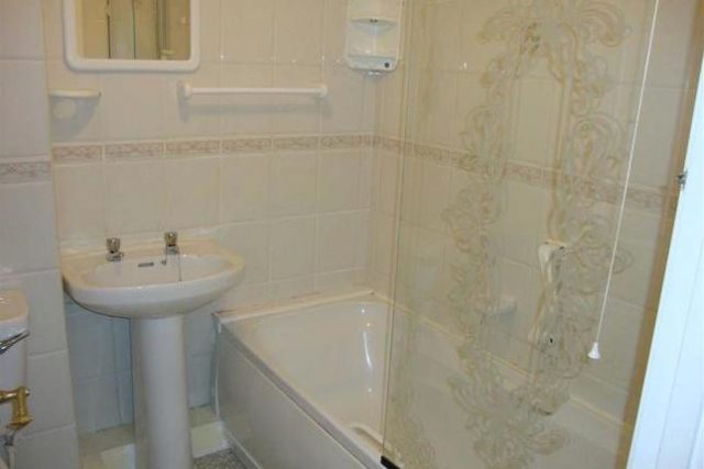  Image of 2 bedroom Flat to rent in East Street Pontypridd CF37 at East Street, Pontypridd CF37