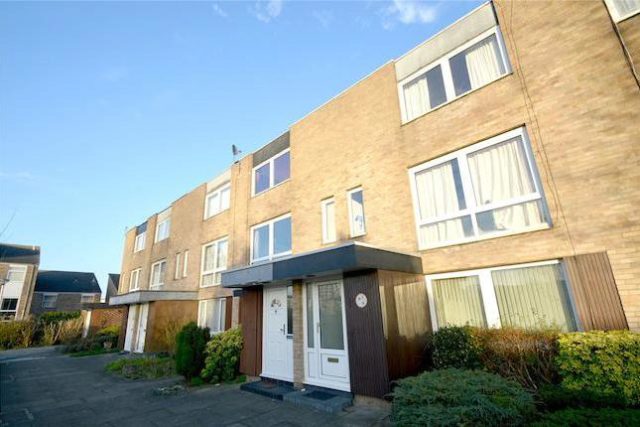  Image of 2 bedroom Maisonette to rent in Turnpike Link Croydon CR0 at Turnpike Link, Croydon CR0
