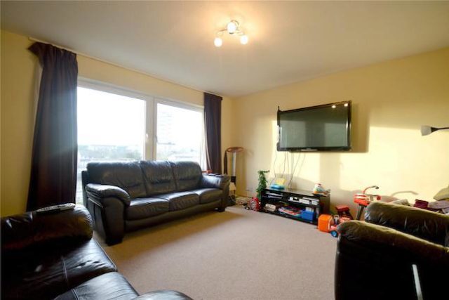  Image of 2 bedroom Maisonette to rent in Turnpike Link Croydon CR0 at Turnpike Link, Croydon CR0