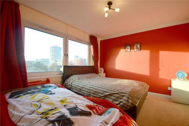  Image of 2 bedroom Maisonette to rent in Turnpike Link Croydon CR0 at Turnpike Link, Croydon CR0