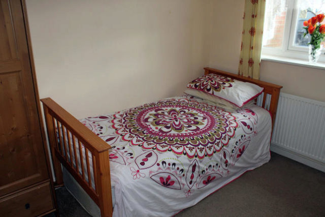  Image of 2 bedroom Semi-Detached house to rent in Wellington Road Oldham OL8 at Wellington Road, Oldham OL8