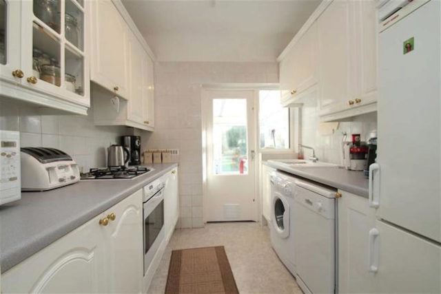  Image of 3 bedroom Semi-Detached house to rent in Felhampton Road London SE9 at Felhampton Road, New Eltham, London SE9