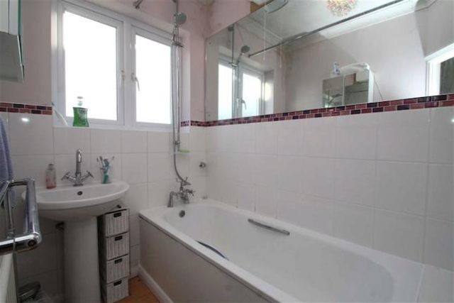  Image of 3 bedroom Semi-Detached house to rent in Felhampton Road London SE9 at Felhampton Road, New Eltham, London SE9