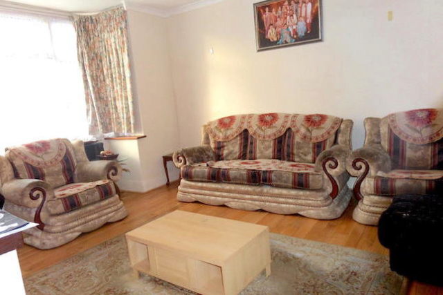 Image of 3 bedroom Semi-Detached house to rent in Avondale Road Ashford TW15 at Avondale Road, Ashford TW15