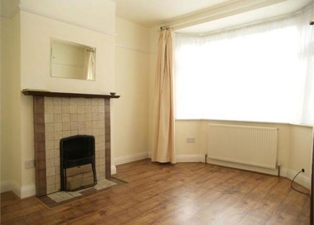  Image of 3 bedroom Semi-Detached house to rent in Northcroft Road Ewell Epsom KT19 at Northcroft Road, West Ewell, Epsom KT19