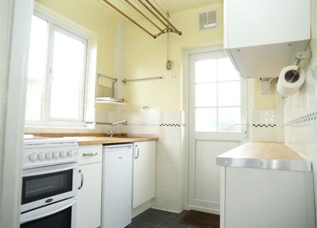  Image of 3 bedroom Semi-Detached house to rent in Northcroft Road Ewell Epsom KT19 at Northcroft Road, West Ewell, Epsom KT19