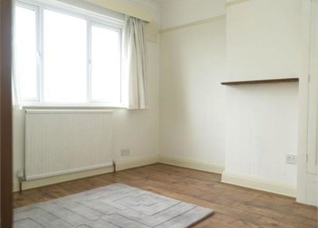  Image of 3 bedroom Semi-Detached house to rent in Northcroft Road Ewell Epsom KT19 at Northcroft Road, West Ewell, Epsom KT19