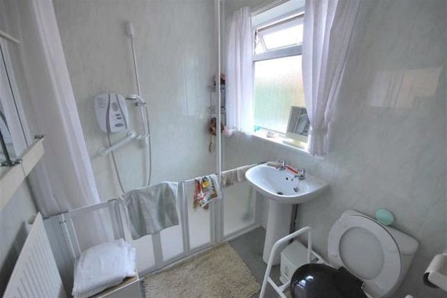  Image of 4 bedroom Semi-Detached house for sale in Ladybridge Avenue Walkden Manchester M28 at Ladybridge Avenue, Walkden, Manchester M28