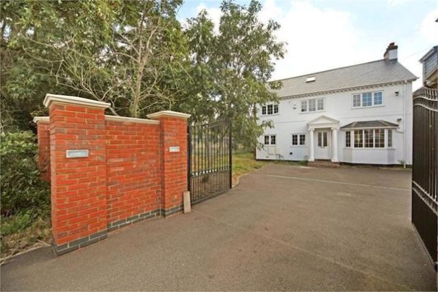  Image of 6 bedroom Detached house to rent in Coppermill Road Wraysbury Staines TW19 at Coppermill Road, Wraysbury, Berkshire TW19