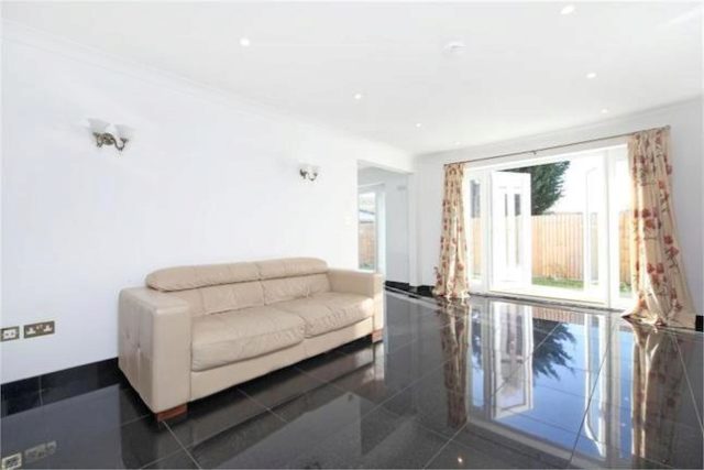  Image of 6 bedroom Detached house to rent in Coppermill Road Wraysbury Staines TW19 at Coppermill Road, Wraysbury, Berkshire TW19