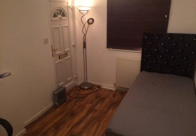  Image of 1 bedroom Room to rent in Collingwood Road Rainham RM13 at Collingwood Road, Rainham RM13