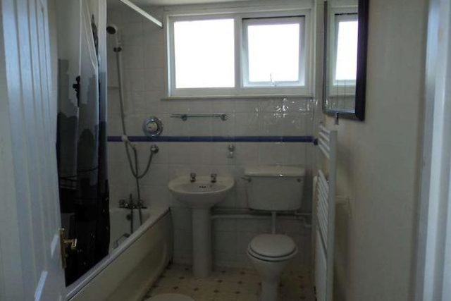  Image of 1 bedroom Room to rent in Windsor Close Guildford GU2 at Windsor Close, Onslow Village, Guildford, Surrey GU2