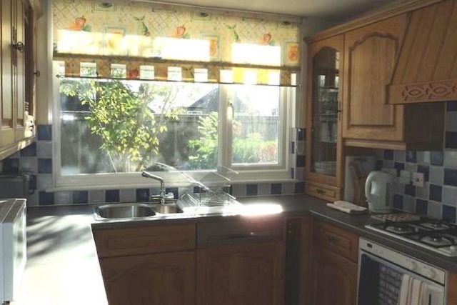  Image of 1 bedroom Room to rent in Windsor Close Guildford GU2 at Windsor Close, Onslow Village, Guildford, Surrey GU2