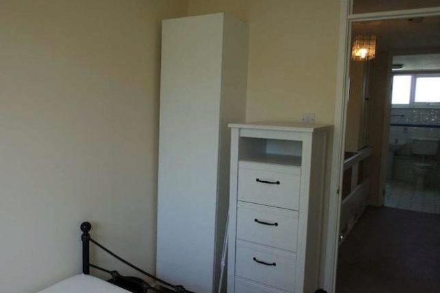  Image of 1 bedroom Room to rent in Windsor Close Guildford GU2 at Windsor Close, Onslow Village, Guildford, Surrey GU2