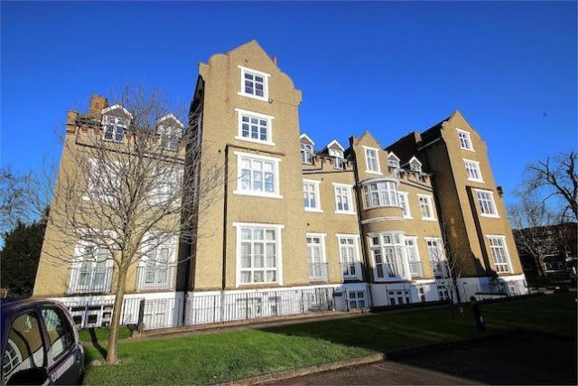  Image of 1 bedroom Flat for sale in Upton Park Slough SL1 at 61 Upton Park, Slough, Berkshire SL1
