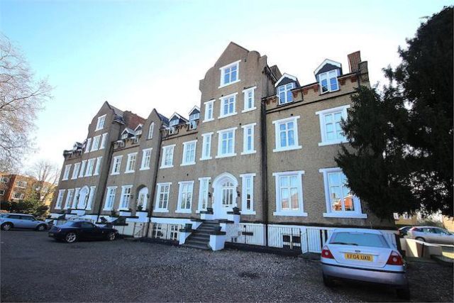  Image of 1 bedroom Flat for sale in Upton Park Slough SL1 at 61 Upton Park, Slough, Berkshire SL1