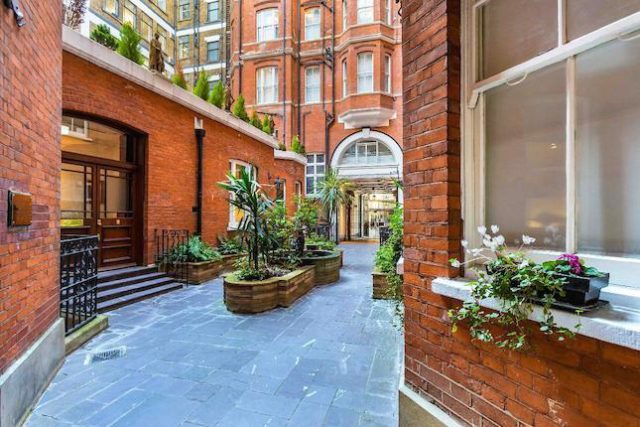  Image of 1 bedroom Flat to rent in Westminster Palace Gardens Artillery Row London SW1P at Westminster Palace Gardens, Artillery Row, London SW1P