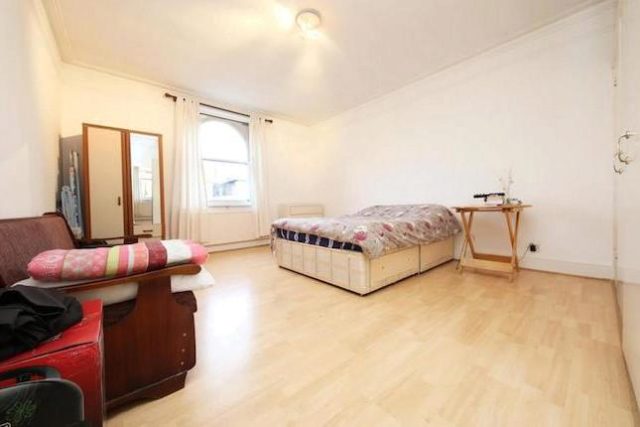 Image of 1 bedroom Flat to rent in West End Lane London NW6 at West End Lane, West Hampstead NW6