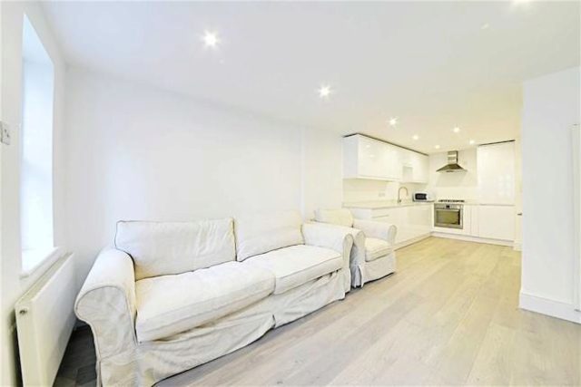  Image of 2 bedroom Flat for sale in Hendon Lane London N3 at Hendon Lane, Finchley, London N3