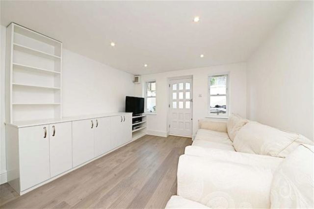  Image of 2 bedroom Flat for sale in Hendon Lane London N3 at Hendon Lane, Finchley, London N3
