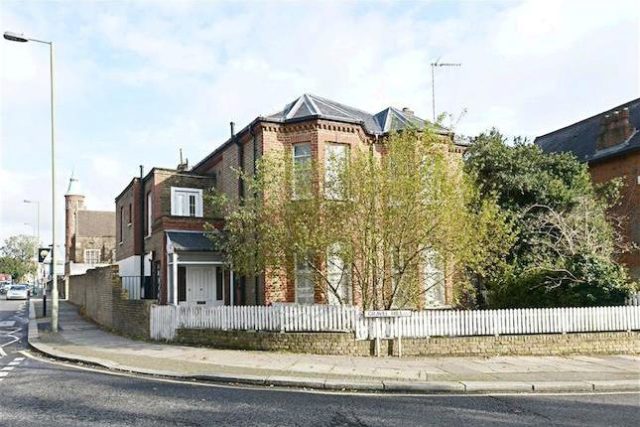  Image of 2 bedroom Flat for sale in Hendon Lane London N3 at Hendon Lane, Finchley, London N3