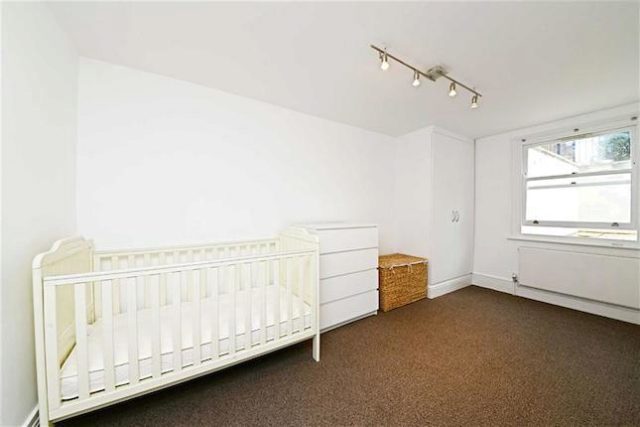  Image of 2 bedroom Flat for sale in Hendon Lane London N3 at Hendon Lane, Finchley, London N3