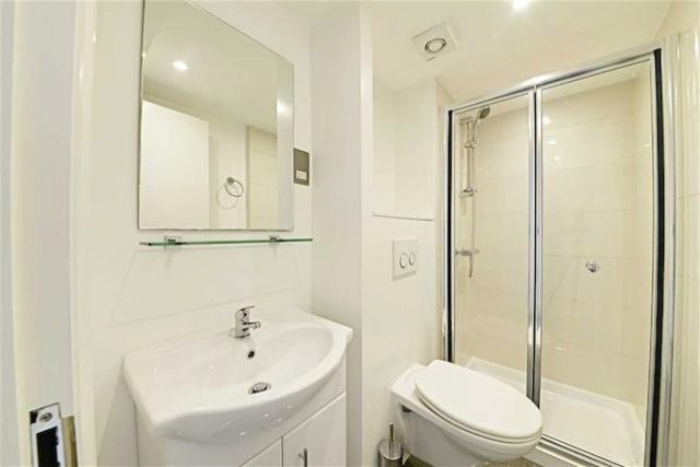  Image of 2 bedroom Flat for sale in Hendon Lane London N3 at Hendon Lane, Finchley, London N3