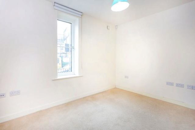  Image of 2 bedroom Flat to rent in Rylston Road London SW6 at Rylston Road, Fulham SW6