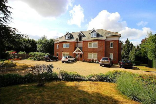  Image of 2 bedroom Flat to rent in Lawn Close Datchet Slough SL3 at Lawn Close, Datchet, Berkshire SL3