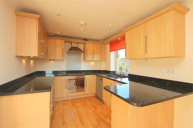  Image of 2 bedroom Flat to rent in Lawn Close Datchet Slough SL3 at Lawn Close, Datchet, Berkshire SL3