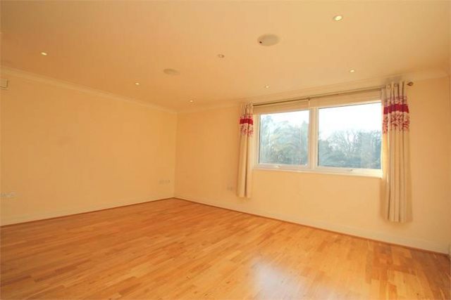  Image of 2 bedroom Flat to rent in Lawn Close Datchet Slough SL3 at Lawn Close, Datchet, Berkshire SL3