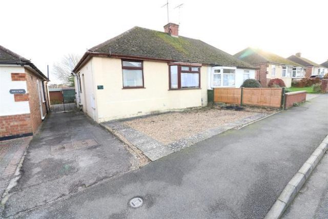  Image of 2 bedroom Semi-Detached Bungalow for sale in St. Margarets Avenue Rushden NN10 at St. Margarets Avenue, Rushden NN10