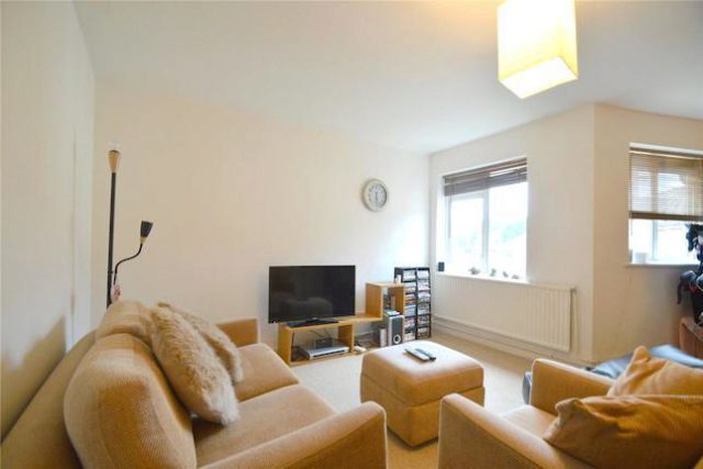  Image of 3 bedroom Flat to rent in Radcliffe Road Croydon CR0 at Bishops Court, Radcliffe Road, Croydon CR0