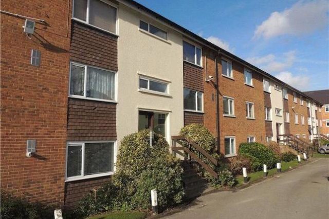  Image of 3 bedroom Flat to rent in Radcliffe Road Croydon CR0 at Bishops Court, Radcliffe Road, Croydon CR0