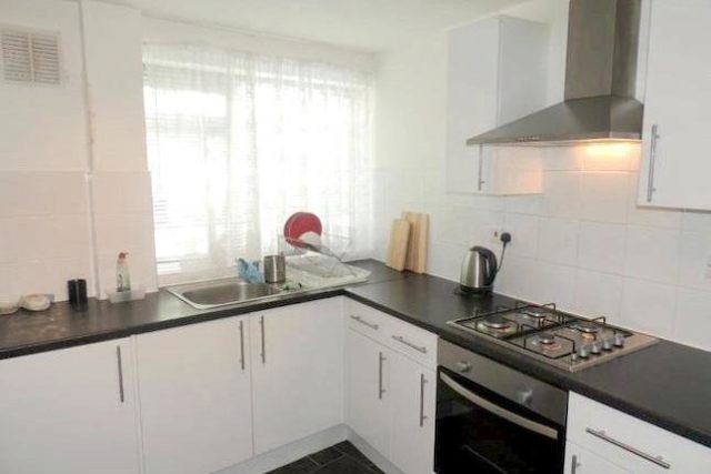  Image of 3 bedroom Flat to rent in Radcliffe Road Croydon CR0 at Bishops Court, Radcliffe Road, Croydon CR0