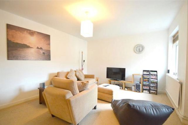  Image of 3 bedroom Flat to rent in Radcliffe Road Croydon CR0 at Bishops Court, Radcliffe Road, Croydon CR0