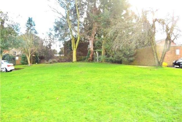  Image of 3 bedroom Flat to rent in Radcliffe Road Croydon CR0 at Bishops Court, Radcliffe Road, Croydon CR0