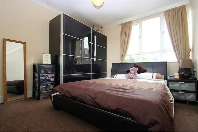  Image of 3 bedroom Flat to rent in Bathurst Walk Iver SL0 at Bathurst Walk, Richings Park, Buckinghamshire SL0