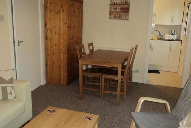  Image of 1 bedroom Room to rent in Rowan Close Guildford GU1 at Rowan Close, Guildford GU1