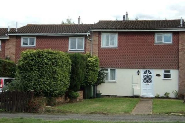  Image of 1 bedroom Room to rent in Rowan Close Guildford GU1 at Rowan Close, Guildford GU1