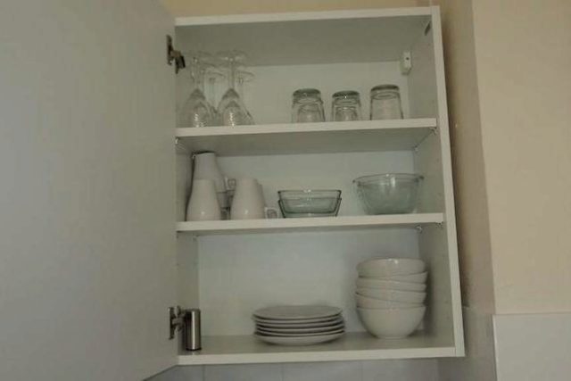  Image of 1 bedroom Room to rent in Rowan Close Guildford GU1 at Rowan Close, Guildford GU1