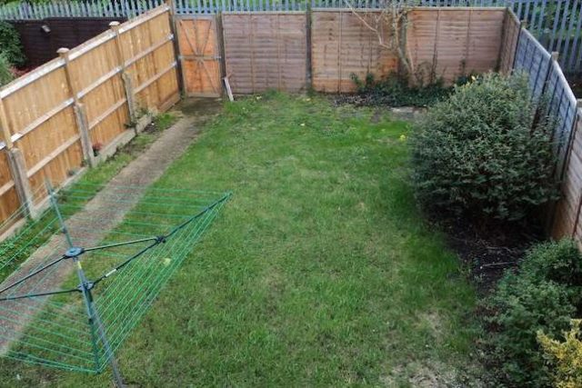  Image of 1 bedroom Room to rent in Rowan Close Guildford GU1 at Rowan Close, Guildford GU1