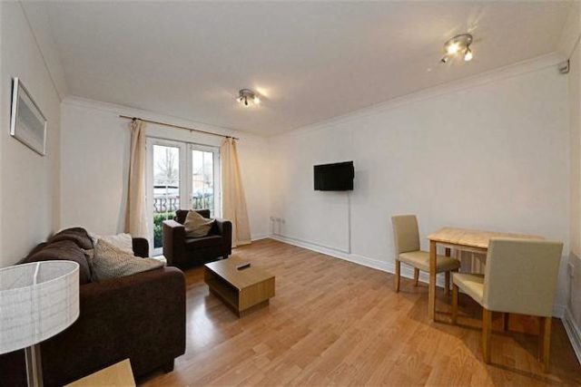  Image of 2 bedroom Flat to rent in Shillingford Close London NW7 at Shillingford Close, Mill Hill, London NW7