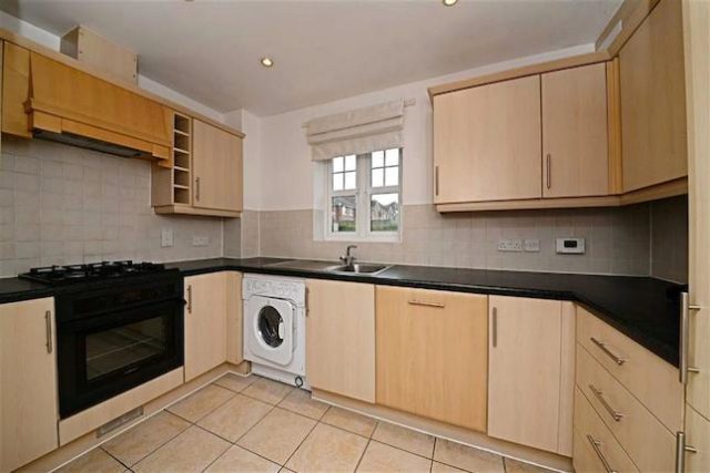  Image of 2 bedroom Flat to rent in Shillingford Close London NW7 at Shillingford Close, Mill Hill, London NW7