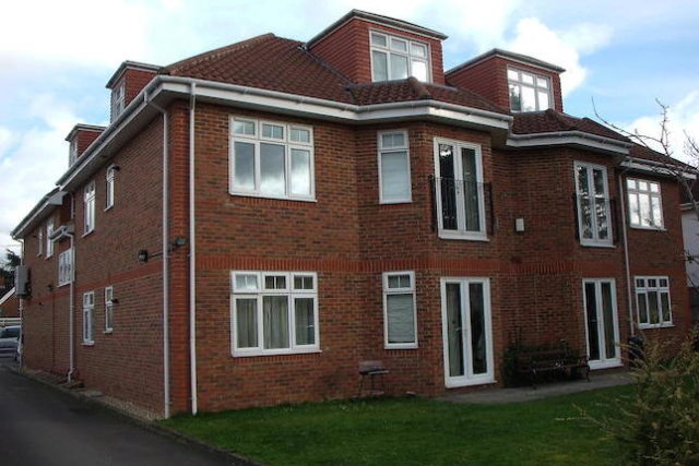  Image of 2 bedroom Flat to rent in Reading Road Winnersh Wokingham RG41 at Penthouse Apartment, Wokingham RG41