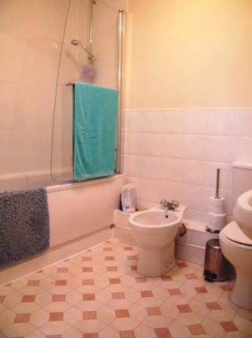 Image of 2 bedroom Flat to rent in Reading Road Winnersh Wokingham RG41 at Penthouse Apartment, Wokingham RG41