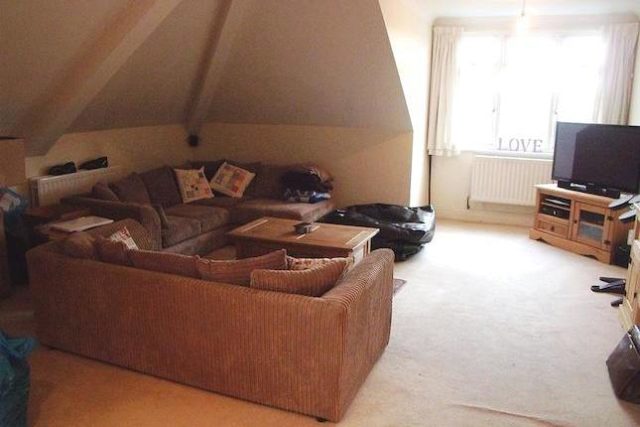  Image of 2 bedroom Flat to rent in Reading Road Winnersh Wokingham RG41 at Penthouse Apartment, Wokingham RG41