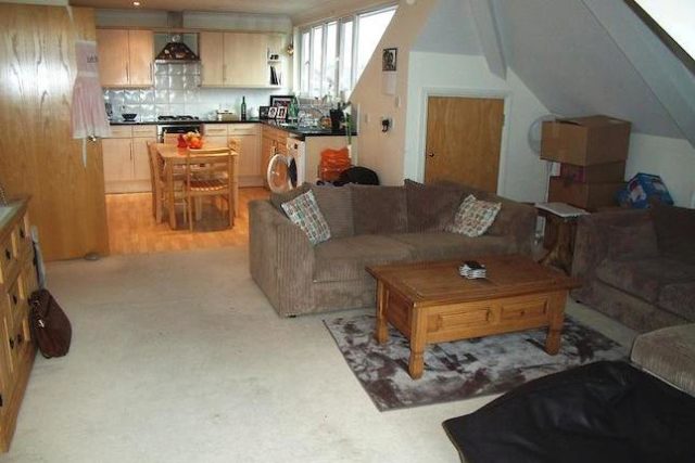  Image of 2 bedroom Flat to rent in Reading Road Winnersh Wokingham RG41 at Penthouse Apartment, Wokingham RG41