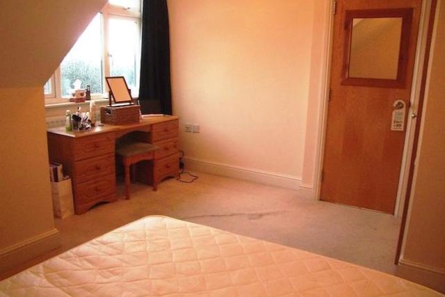  Image of 2 bedroom Flat to rent in Reading Road Winnersh Wokingham RG41 at Penthouse Apartment, Wokingham RG41