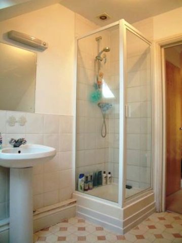  Image of 2 bedroom Flat to rent in Reading Road Winnersh Wokingham RG41 at Penthouse Apartment, Wokingham RG41